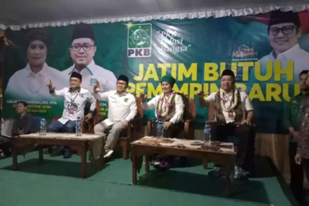 Pasangan Luluk Nur Hamidah dan Lukmanul Khakim (LUMAN) resmi mendaftarkan diri ke KPU Provinsi Jatim ditemani Cak Imin.