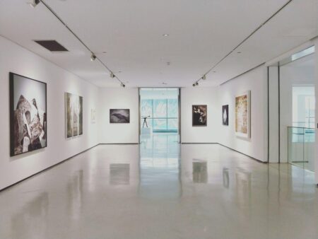 Museum Huruf: Destinasi Edukasi di Jember Foto Ilustrasi dari Unsplash @Dannie Jung