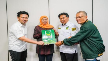 Kirab Budaya Kawal Khofifah-Emil Daftar ke KPU Jatim, Dapat Dukungan 14 Parpol Partai Bulan Bintang (PBB) memberikan rekom ke Khofifah-Emil