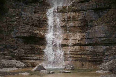 8 Wisata Air Terjun di Magetan yang Cocok untuk Healing, Suguhkan Pemandangan Ciamik Ilustrasi wisata air terjun di Magetan. (Tobi/pexels.com)