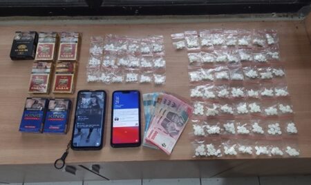 Malam-malam Duduk di Depan Sekolah SD, Remaja Jombang Ini Ternyata Edarkan Pil Koplo foto beritajatim