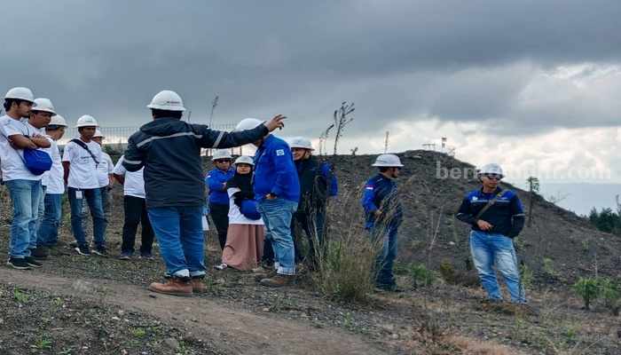 PT Medco Cahaya Geothermal menjelaskan PLTP Ijen kepada media Banyuwangi di lokasi pembangkit di Desa Kalianyar, Kecamatan Ijen, Bondowoso. (PT Medco Cahaya Geothermal)