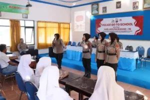 Polwan Sumenep Ajak Siswa SMA Bijak Bermedsos foto berita jatim