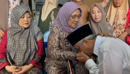 Gus Qowim Sungkem Keluarga Maju Pilwali Kediri