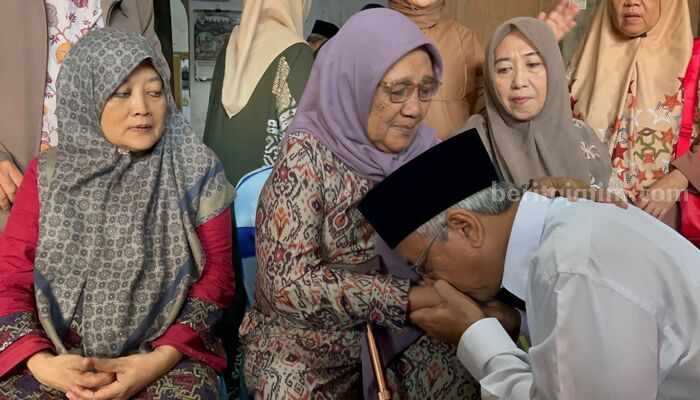 Gus Qowim Sungkem Keluarga Maju Pilwali Kediri