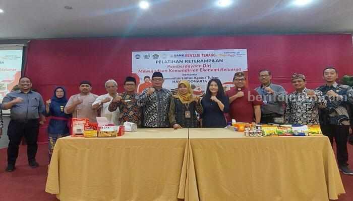 Pelatihan pembuatan roti oleh lintas beragama di Kabupaten Tuban. [foto: Diah Ayu/beritajatim.com]