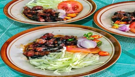 Resep Bikin Sate Kambing Solo yang Empuk, Lezat dan Antigagal Salah satu penampakan sate kambing Solo di kawasan Nusukan Solo (Akun Instagram @gemarkulineran)