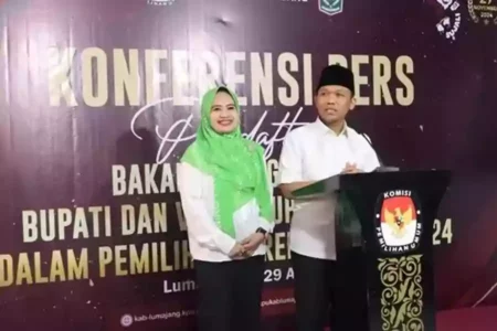Thoriqul Haq dan Indah Amperawati Pecah Kongsi, Daftar ke KPU Bawa Wakil Baru Pasangan Thoriq-Ning Fika lolos persyaratan pendaftaran calon kepala daerah.