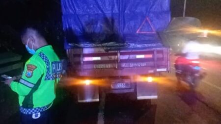 Pulang Kerja, Buruh Pabrik di Jombang Tertabrak Truk foto beritajatim