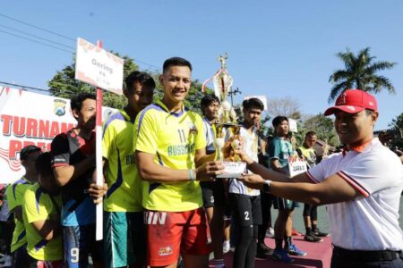 Begini Cara Kapolres Malang Bangkitkan Kecintaan pada Olahraga Bola Voli Bangkitkan Olahraga Bola Voli, Kapolres Malang : Atlet Muda Harus Berprestasi