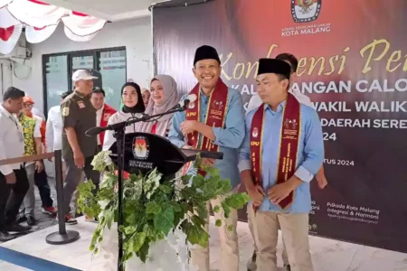 Susul Abah Anton-Dimyati, Paslon Wahyu-Ali Daftar Ke KPU Kota Malang Paslon Wahyu Hidayat - Ali Muthohirin saat daftar ke KPU Kota Malang.