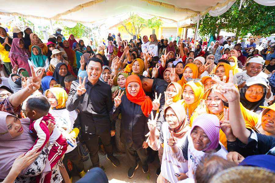 Cagub nomor urut 2 Khofifah dan Cabup Tuban Halindra.
