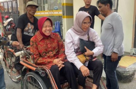 Risma Naik Becak di Tuban, Ziarah ke Makam Sunan Bonang