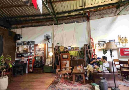 Ngopi dengan Suasana Vintage di Shelterville Kota Malang