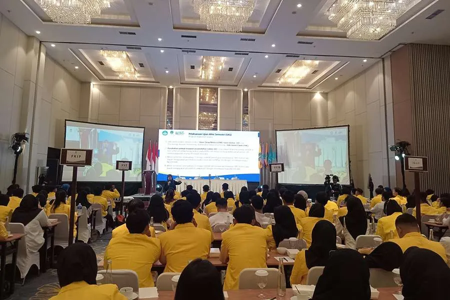 OSMB dan PKBJJ Universitas Terbuka Surabaya di Hotel Santika Premiere.