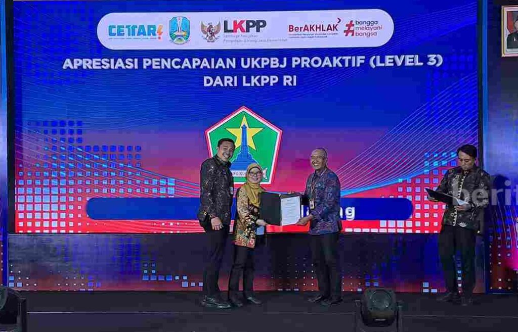 LKPP Berikan Penghargaan Kepada Sejumlah Daerah di Jatim