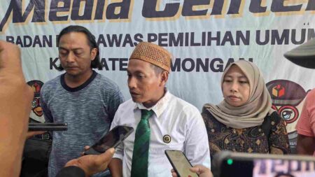 Tim Yes-Dirham Laporkan Dua Dugaan Pelanggaran ke Bawaslu Lamongan