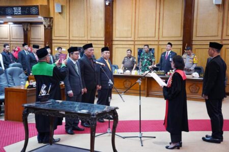 Rapat paripurna pengucapan sumpah pimpinan DPRD Kabupaten Sidoarjo masa jabatan 2024-2029.