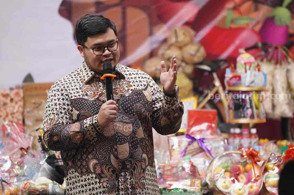 Mas Dhito Buka Lelang Hasil Bumi di Perayaan Undhuh -Undhuh GKJW Segaran Kediri