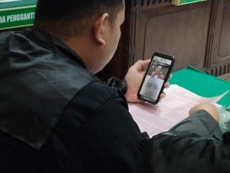 Mengaku Sebagai Kanit Jatanras, Kakok Tipu Korban Minta Uang Tebusan Jaksa Parlindungan T Manulang Saat Menyidangkan Terdakwa Kakok Secara Online.