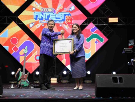 Pemkot Kediri Apresiasi OJK Sukses Gelar FinFest 2024 dengan Meriah foto
