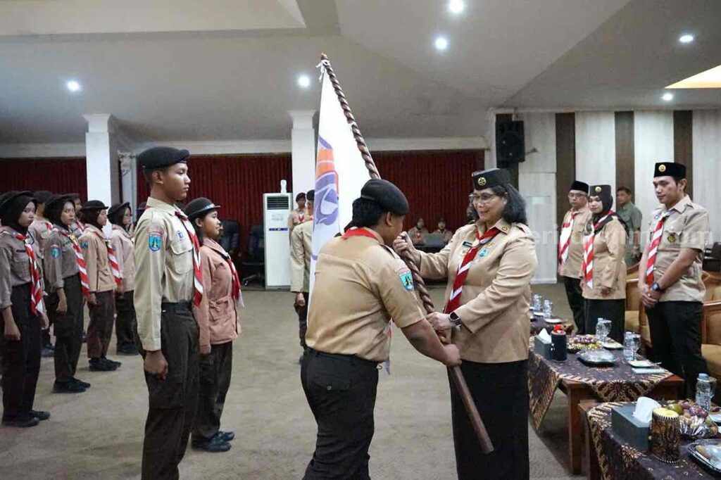 Pj Wali Kota Kediri Lepas Kontingen Peran Saka Daerah Jatim 2024
