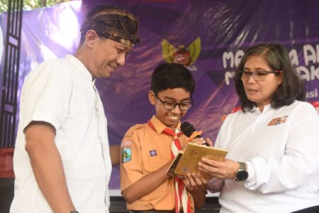 Pj Wali Kota Kediri Dukung Kegiatan Literasi ‘Membaca Aku Pintar, Menulis Aku Hebat’ foto beritajatim