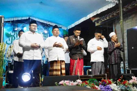 Mas Dhito Sholawatan Bareng Ribuan Warga: Doa Kebaikan Bagi Kabupaten Kediri Cabup Kediri Mas Dhito Sholawatan Bersama Ribuan Warga