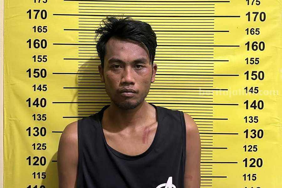 Salem saat diamankan di Polsek Sukomanunggal.