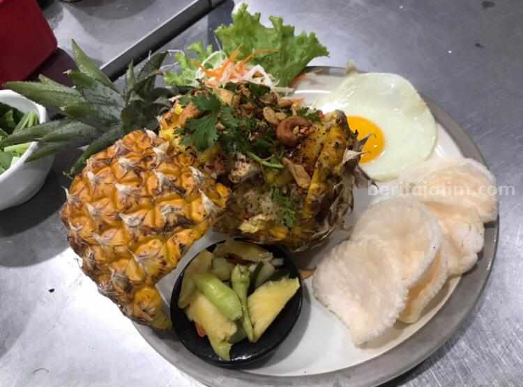 Nasi Nanas Khas Restoran Higa Asian Eatery.
