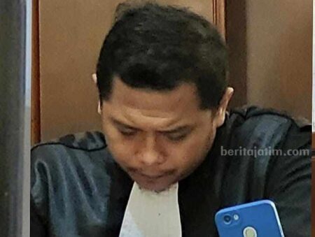 Ferdiansyah Kuasa Hukum Mulyono Saat Mendampingi Terdakwa Mulyono Dalam Persidangan Secara Online.