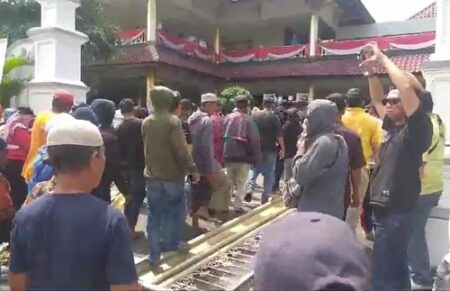 Tritura Direksi PDP Kahyangan Jember: Tidak Berpolitik, PAD, Kemiskinan