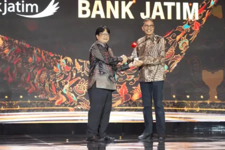 Bankjatim Raih Dua Penghargaan di CNN Indonesia Awards 2024 foto berita jatim