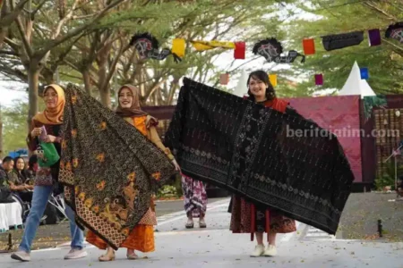 KFBF 2024, Istri Bupati Kediri Harap IKM Termotivasi Lakukan Ekspansi foto berita jatim