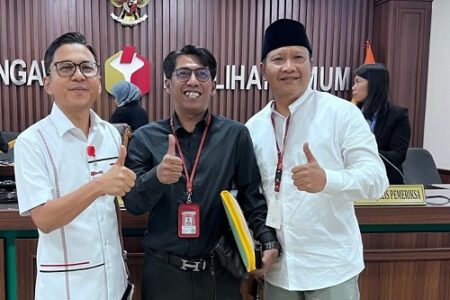 Jalan Berliku Lora Gopong Menuju Senayan Wakili Jember-Lumajang