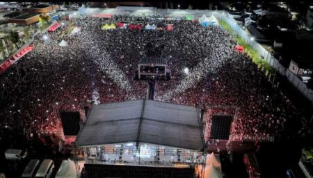 Suasana konser Ekspectanica di Surabaya Expo Center (SBEC), Sabtu (31/8/2024). (Sumber foto: Instagram/konser.jatim)