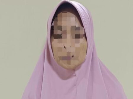 Tersangka E, ibu kandung yang menjual anaknya (Foto: Humas Polres Sumenep)