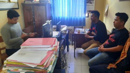 Diduga Lakukan Pencemaran Nama Baik, Warga Blitar Dilaporkan Pokmas ke Polisi Diduga Lakukan Pencemaran Nama Baik, Warga Blitar Dilaporkan Pokmas ke Polisi