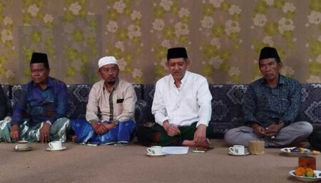 Gagal Maju di Pilkada Ra Imam Minta Maaf Pada Warga Bangkalan KH Imam Buchori bersama para ulama di Bangkalan