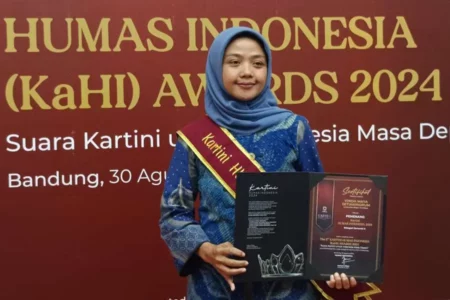 Direktur Humas dan Informasi Publik Unesa Dinobatkan sebagai Kartini Humas Indonesia 2024