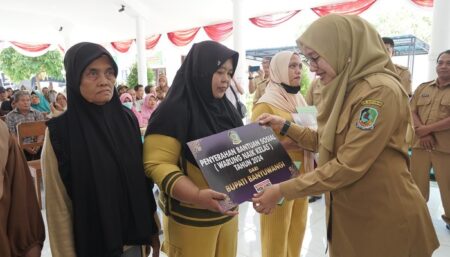 Ribuan Pedagang Kecil di Banyuwangi Terima Bantuan Wenak