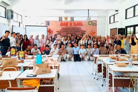 Seminar Self Development di SMA Negeri 9 Surabaya.