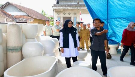 Menengok Rumah Produksi Furnitur dari Limbah Plastik Berkualitas Ekspor di Banyuwangi Menengok Rumah Produksi Furnitur dari Limbah Plastik Berkualitas Ekspor di Banyuwangi