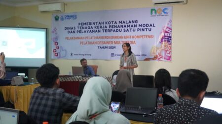 Saat Para Pencari Kerja Dibekali Desain Multimedia Oleh Disnaker PMPTSP Lewat Dana Cukai