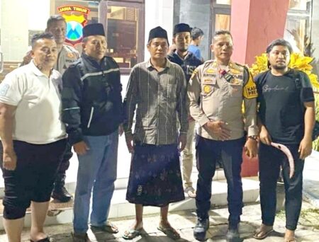Pelaku pembacokan saat diamankan Polisi Bangkalan