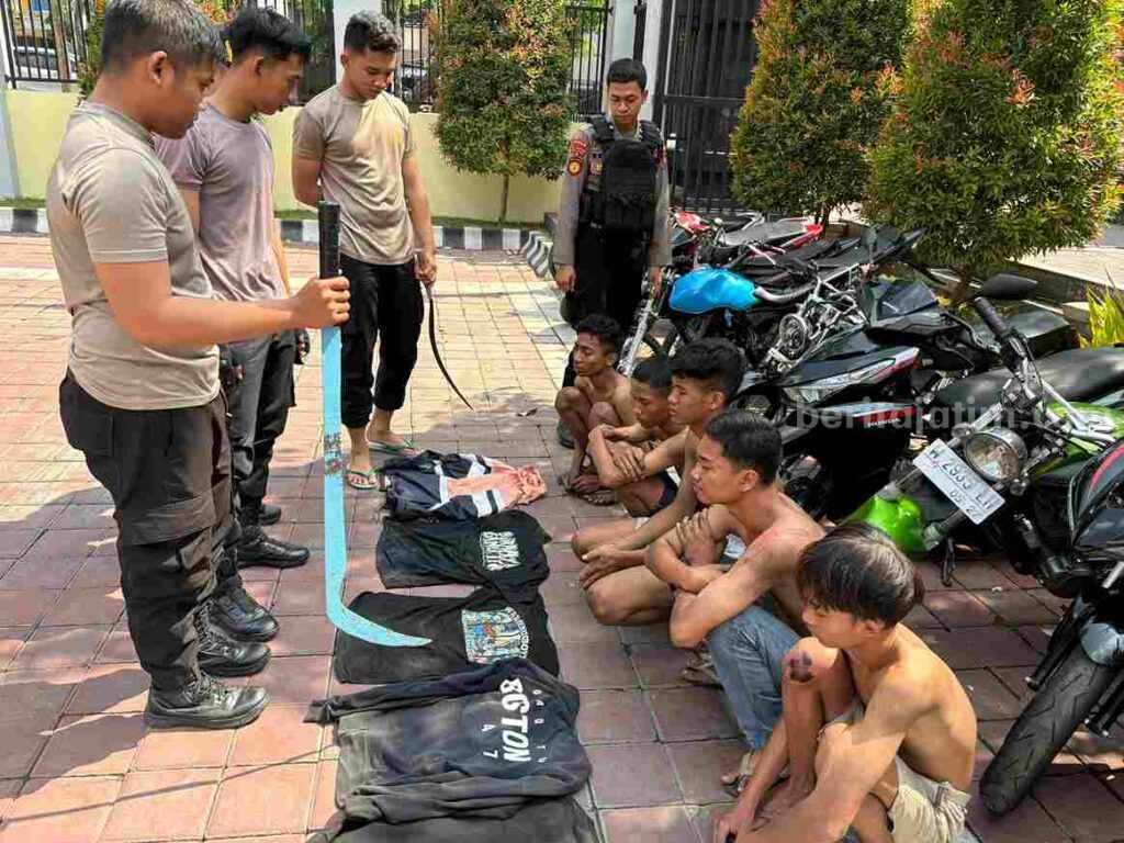 Foto pelaku gengster motor saat diamankan di Polres Gresik