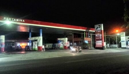 Pertalite, Pertamax dan Solar di SPBU Blitar Kosong Blong, Ini Keluhan Warga! SPBU jalan Kalimantan kota Blitar yang BBMnya kosong, Minggu (8/9/2024). (foto : Winanto/beritajatim.com).