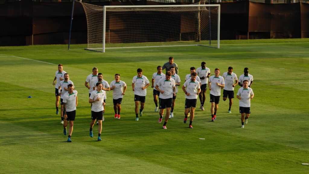 Tim nasional Australia menjalani sesi latihan di Jakarta sebelum menghadapi Indonesia di Stadion Utama Gelora Bung Karno (SUGBK) pada Selasa (10/9/2024) malam. [Foto: Socceroos ]