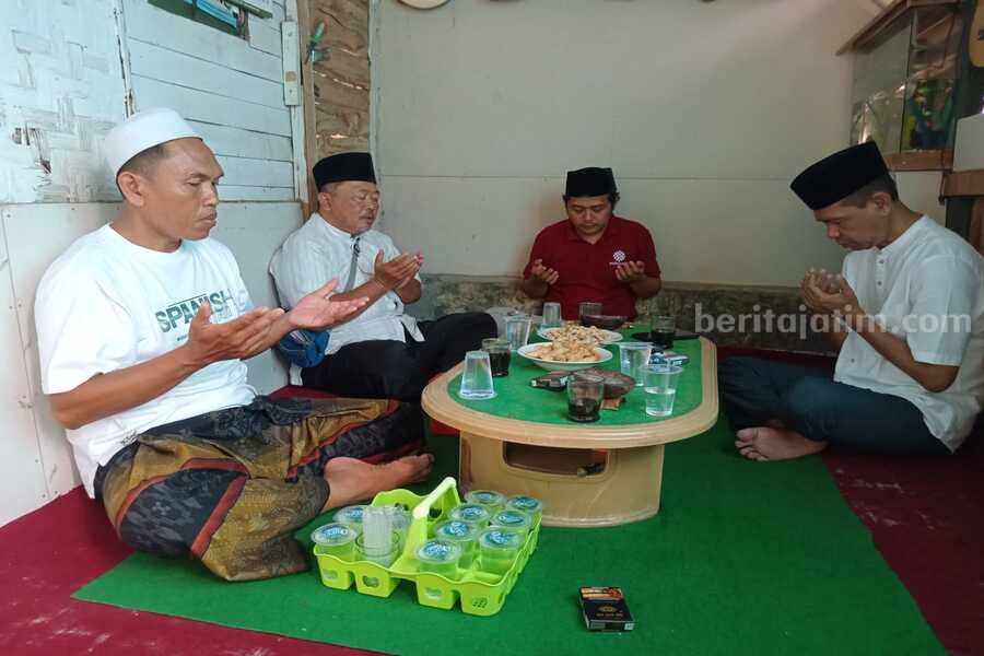 Cawabup Banyuwangi Ali Ruchi saat bertemu tokoh dan warga di Kecamatan Glagah. (Rindi Suwito)