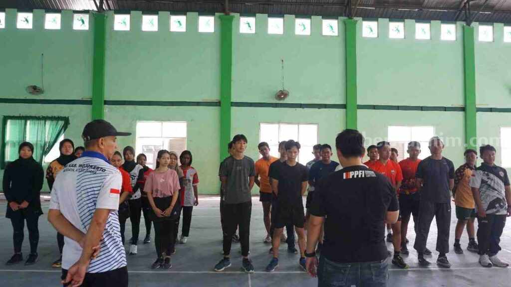 Sejumlah atlet mengikuti Tes Fisik Tahap 1 di Gedung Olahraga MAN 2 Mojokerto, Kecamatan Sooko, Kabupaten Mojokerto. [Foto : ist]
